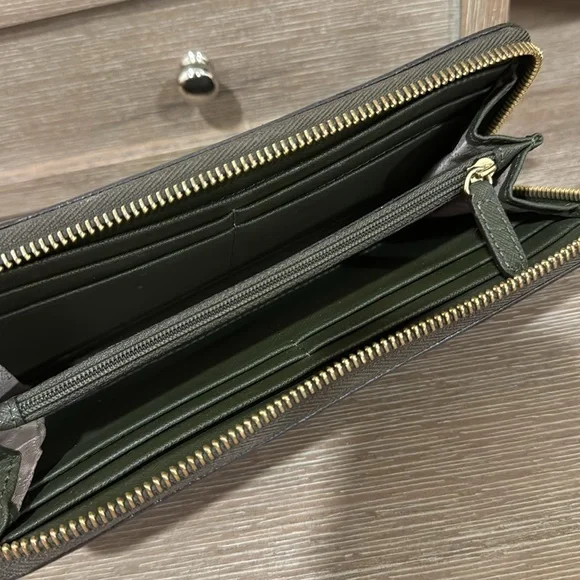 Michael Kors Jet Set Travel Large Saffiano Leather Wallet - Picture 3 of 4